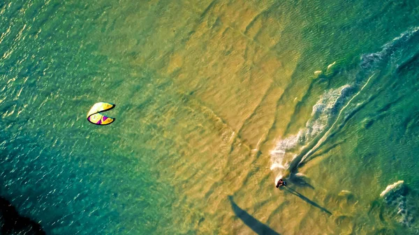 Una Toma Aérea Drones Las Tranquilas Aguas Del Océano Surfista — Foto de Stock