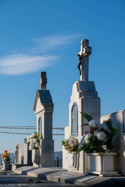 カトリックの墓地の2つの墓 ガリシア スペイン — ストック写真