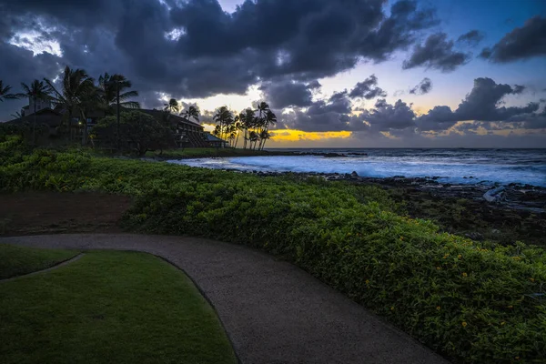 Warm Sunset Breaking Dark Clouds Pili Mai Resort Kauai Hawaii — Stock Photo, Image