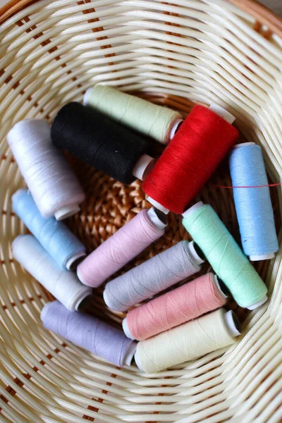 Top View Colorful Thread Wicker Bowl — Fotografia de Stock
