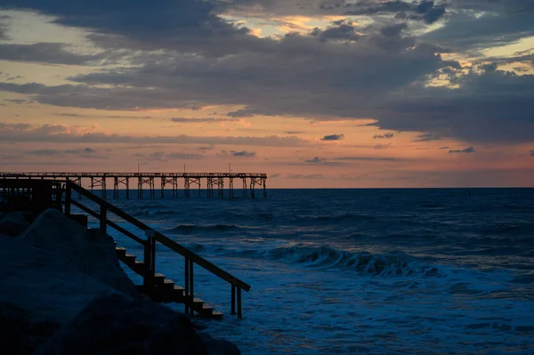 Scenic View Stairs Rocky Beach Blue Sea Waves Sunset Carolina — Zdjęcie stockowe