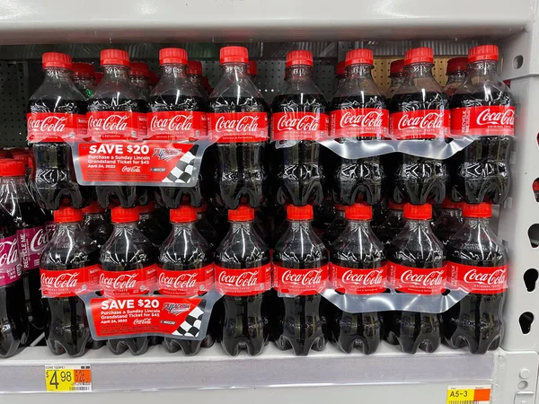 Augusta Usa Walmart Retail Store Drinks Front Facing Packs Coca — Foto de Stock