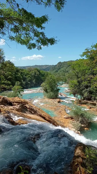 Vertikalt Bilde Fossekaskaden Agua Azul Blått Vann Chiapas Mexico – stockfoto