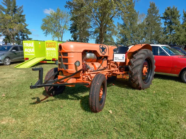 Old Orange Deutz Fahr Agricultural Tractor 1950S 1960S Countryside Nature — Stock Photo, Image