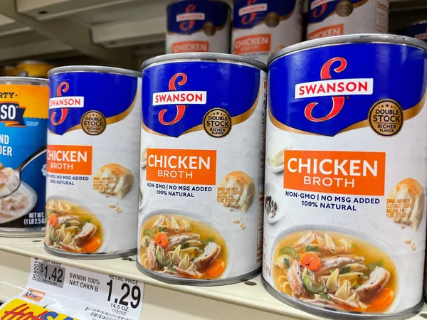 Augusta Usa Swanson Broth Retail Shelf Side View Cans Price — 图库照片