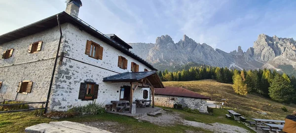 Nahaufnahme Eines Antiken Hauses Der Nähe Der Dolomiten Italien — Stockfoto