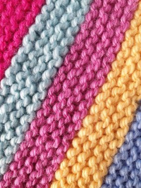 Titreşimli renkler örgü ören iki iğne