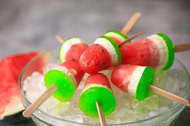 Karpuzlu dondurma, meyveli buzlu dondurma.