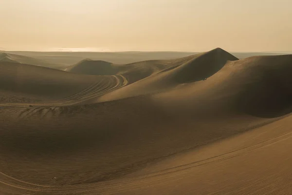 Vacker Utsikt Över Öken Med Höga Och Låga Sanddyner Peru — Stockfoto
