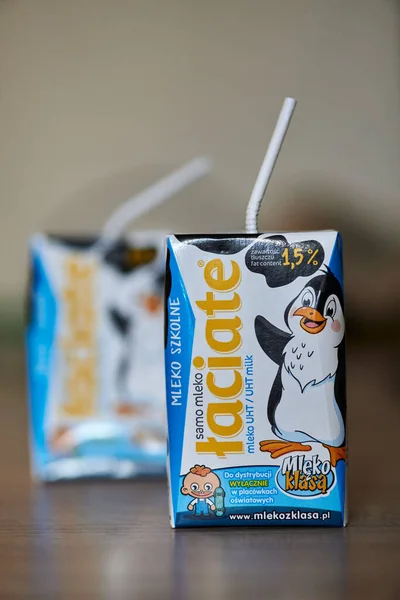 Vertical Shallow Focus Laciate Brand Milk Kids Package Cartoon Penguin — Stok fotoğraf