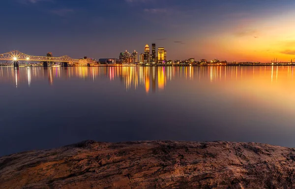 Skyline Illuminated Downtown Louisville Kentucky Usa — Foto Stock