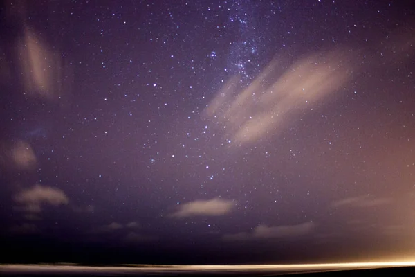 Beautiful Shot Starry Cloudy Sky Beach — Stockfoto