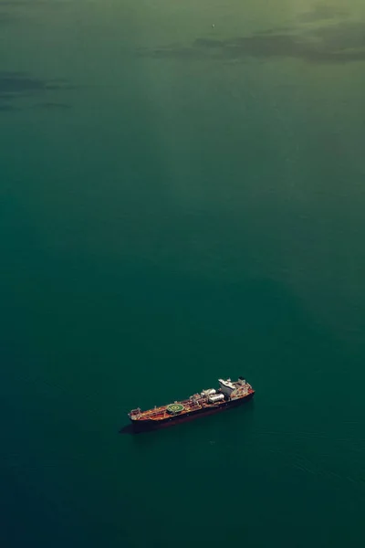 Aerial View Vessel Green Waters — Zdjęcie stockowe