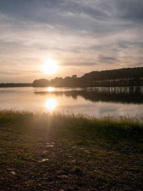 San Lazzaro Parkı 'nda altın saat nehire yansıdı.