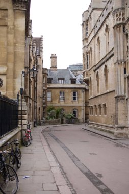 Oxford, İngiltere ve İngiltere 'deki eski sokakların dikey çekimi