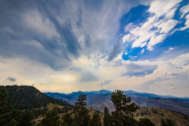 The beautiful cloudscape above the mountains.