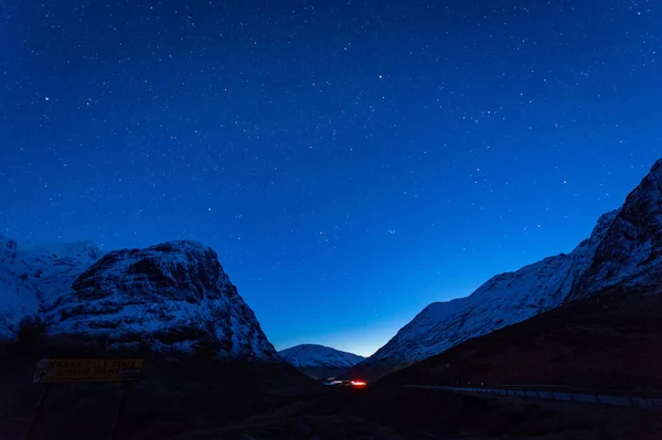 Beautiful View Scottish Highlands Starry Night Sky Seen Three Sisters — Stock Photo, Image