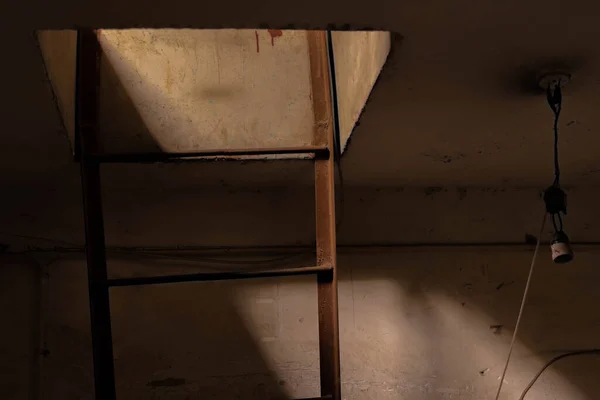 Old Metallic Staircase Leading Underground Room — Fotografia de Stock