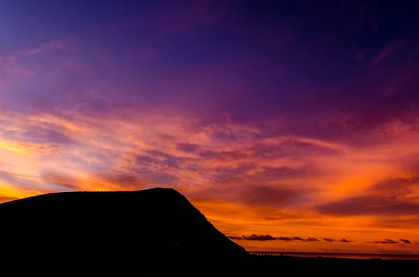 Ηλιοβασίλεμα Στον Ατλαντικό Ωκεανό Ένα Βουνό Στο Παρασκήνιο Medano Τενερίφη — Φωτογραφία Αρχείου