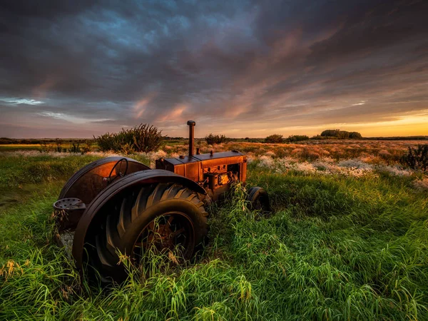 Closeup Shot Tractor Abandoned Farm Kinley Saskatchewan Canada — Stock fotografie