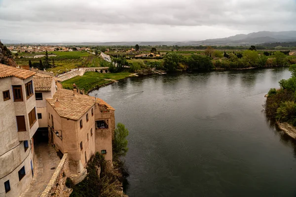 Aerial View River Flowing Small Town Cloudy Sky Background — Fotografia de Stock