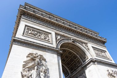 A low angle shot of the L'arc de Triomphe in Paris, France