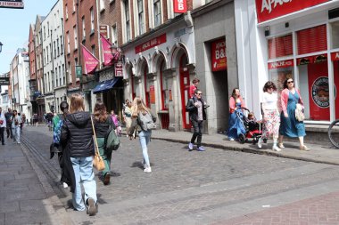 Cobbled street in Dublin City with pedestrians