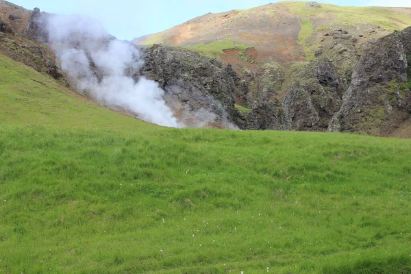 Outdoor Adventure Beautiful Dramatic Volcanic Landscape Steaming Fumaroles Hveragerdi Iceland —  Fotos de Stock