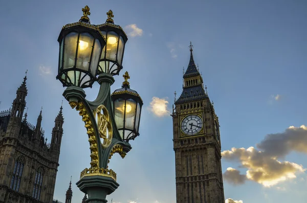 Beautiful Street Lights Background Famous Big Ben Blue Cloudy Sky — Stockfoto