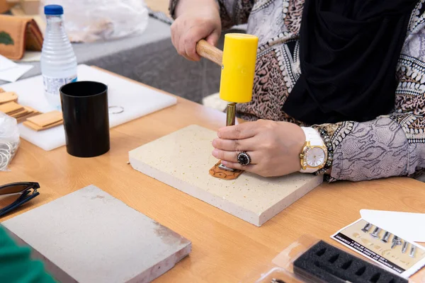 Unrecognizable Craftswoman Creating Leather Piece Hammer Tools Handmade Craftsmanship Copy — Stok fotoğraf