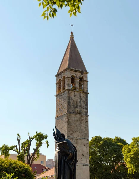 Vertical Shot Statue Saint Gregory Nin Bell Tower Holy Arnir — Fotografia de Stock
