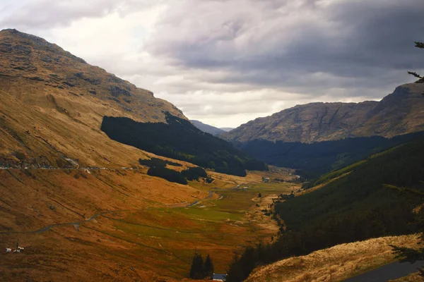 苏格兰西高地的一个绿色山谷的一张美丽的照片 — 图库照片