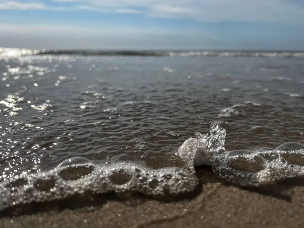 正午にオランダの北海での波 — ストック写真