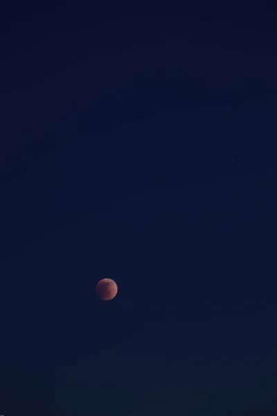 Una Misteriosa Vista Cielo Nocturno Con Luna Roja Los Ángeles —  Fotos de Stock