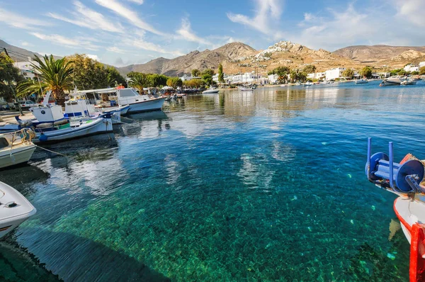 Beautiful Shot Sunny Fishing Boats Dock Milos Island Greece Blue — Fotografia de Stock