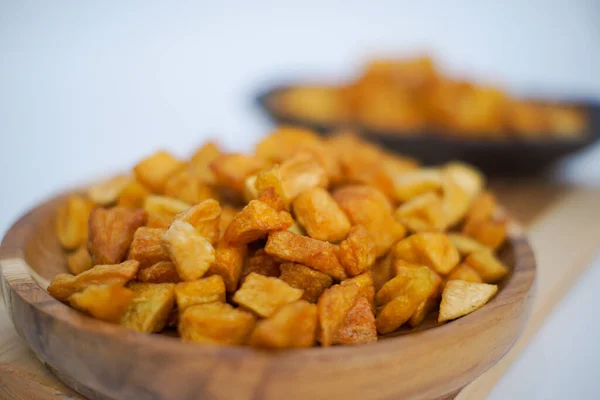 Closeup Shot Potato Chips Wooden Bowl — Stok fotoğraf