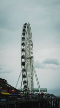 Seattle, ABD 'de bir dönme dolabın dikey çekimi.