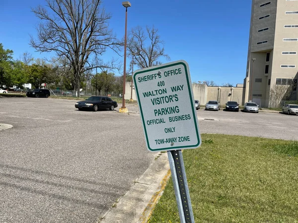 Augusta Usa Old Closed Richmond County Jail Restricted Parking Sign — Zdjęcie stockowe