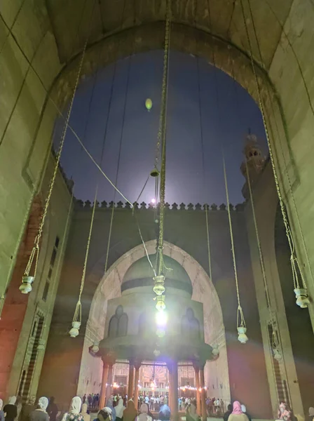 Vertical Shot Night Mosque Full People — Fotografia de Stock