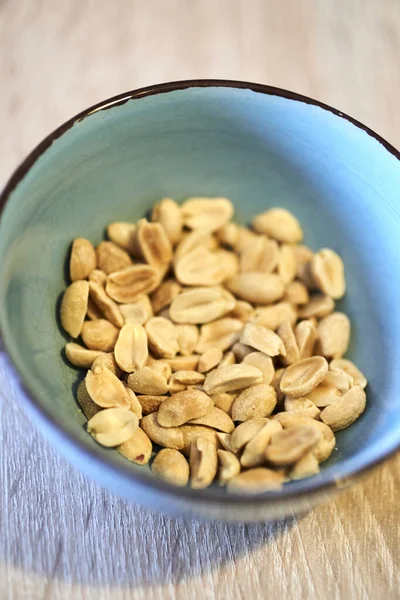 Roasted Salted Peanut Blue Bowl — Zdjęcie stockowe