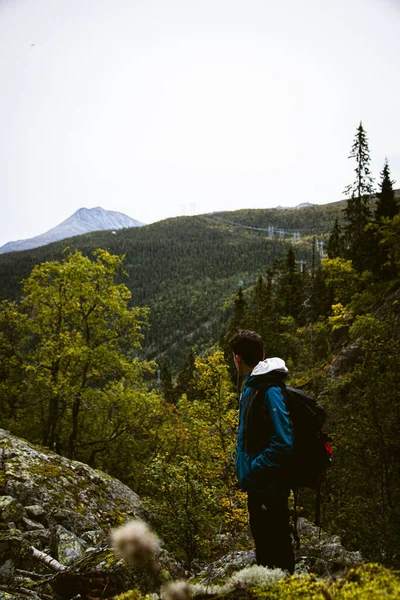 Vertical Shot Hiker Mountains Rjukan Norway — Fotografia de Stock