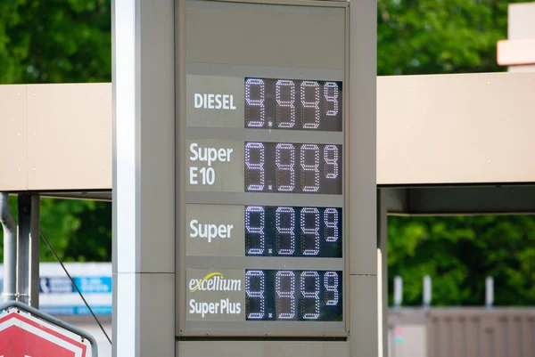 Display Fuel Prices Diesel Petrol Increasing Costs Inflation Gas Station — Stock Photo, Image