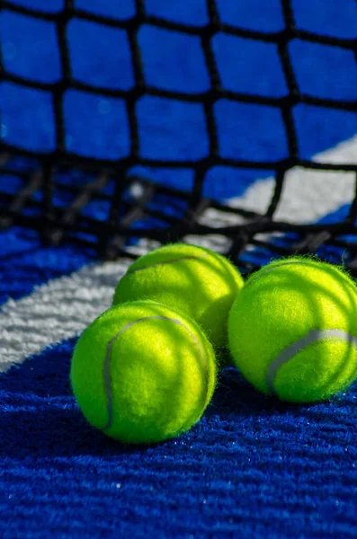 Trois Balles Près Filet Court Tennis Padel Bleu Concept Sport — Photo