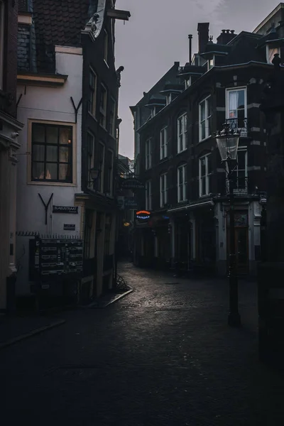 Vertical Shot Narrow Street Early Morning Amsterdam Netherlands — Stock Photo, Image