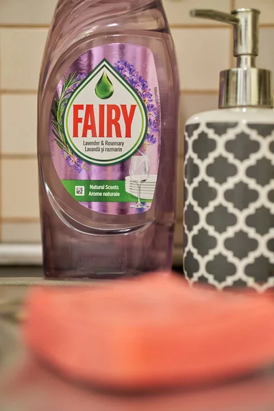 Closeup Shot Bottle Fairy Brand Detergent Lavender Aroma Soap Dispenser — Foto de Stock