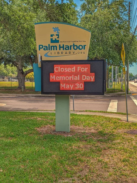 パームハーバーフロリダ公共図書館の標識 — ストック写真