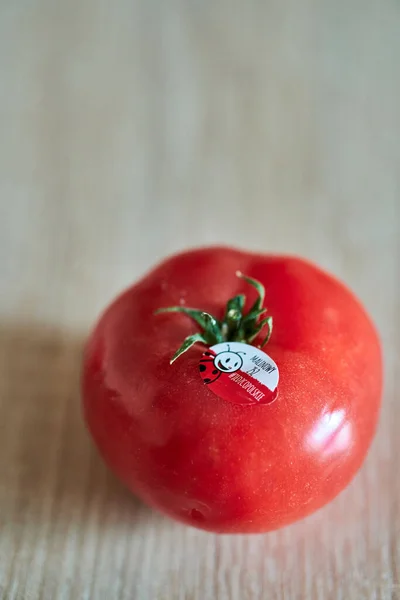 Closeup Shot Fresh Red Ripe Tomato Biedronka Supermarket Sticker Wooden — Stock Photo, Image