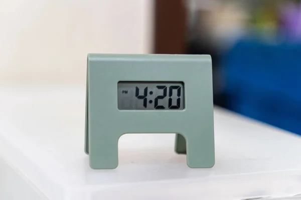 Clsoeup Shot Modern Clock Showing Time — Stock Photo, Image