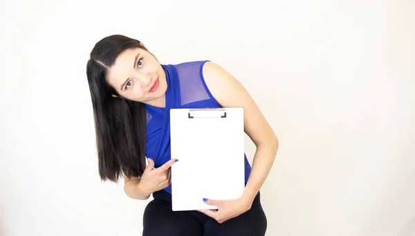 Young Hispanic Executive Female Presenting Blank Paper — Stok fotoğraf