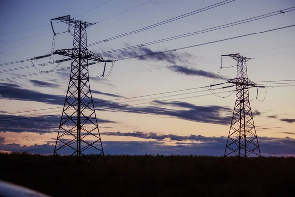 Beautiful Shot Electric Power Transmission Towers Scenic Purplish Sunset — Stock Photo, Image
